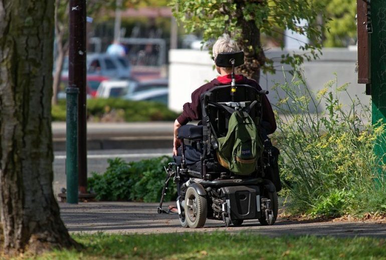 motorized-wheelchair-952190_640