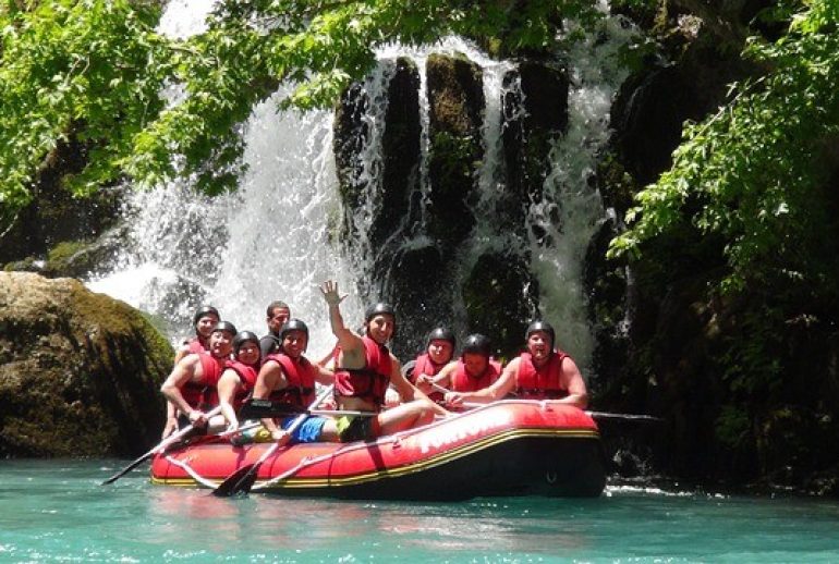 rafting-1125213_640